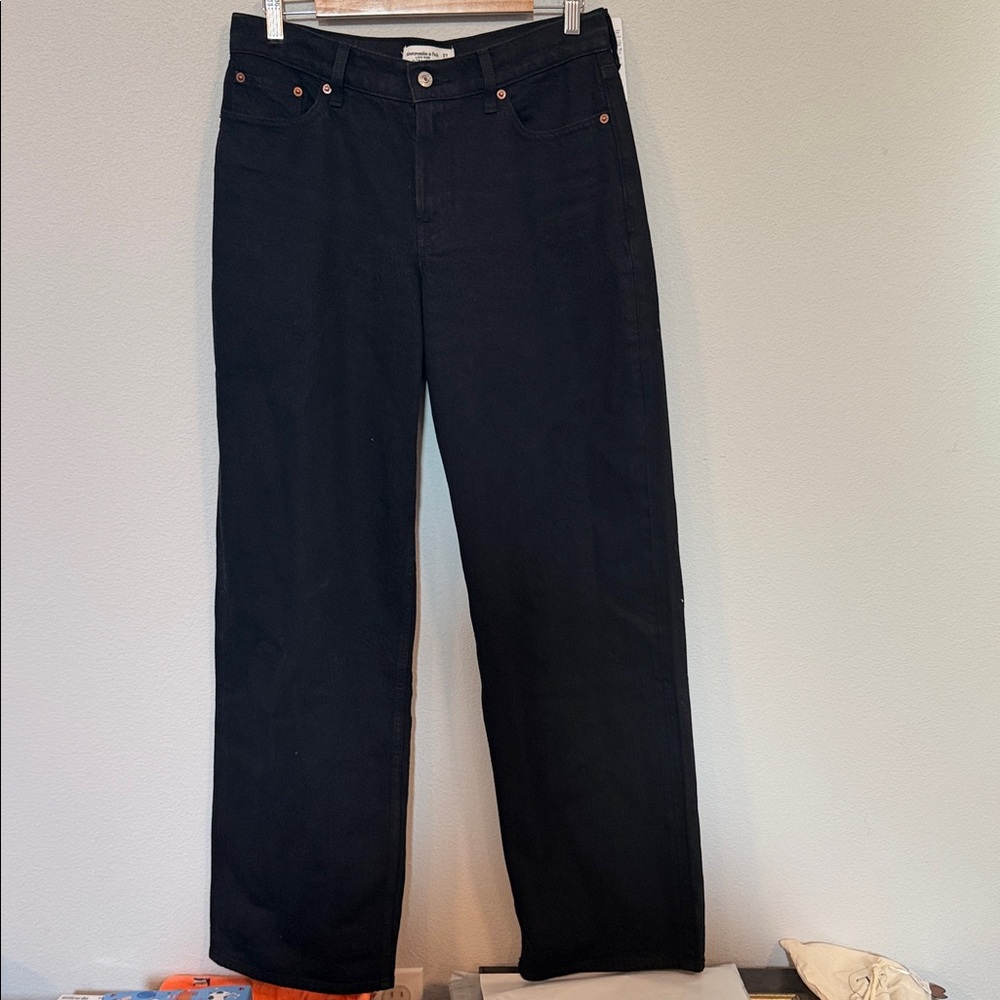 NWT Abercrombie & Fitch Low Rise Ultra Loose Jeans (Curve Love)